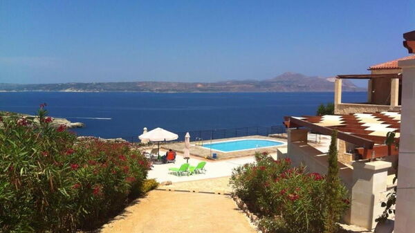 Villa Pi: Exteriör, Utomhus, Visningar