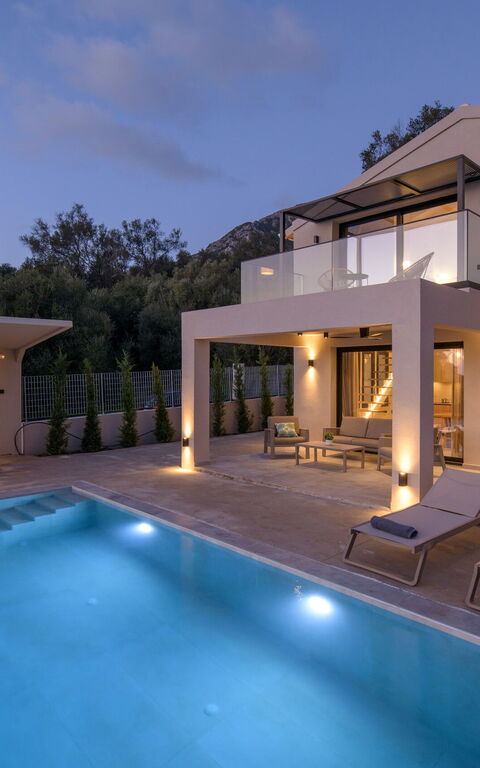 Villa Elais: slå samman, Utomhus