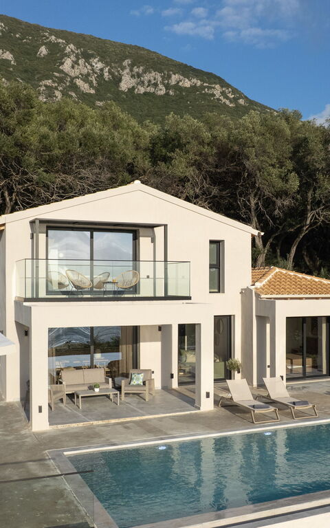 Villa Elais: slå samman, Utomhus