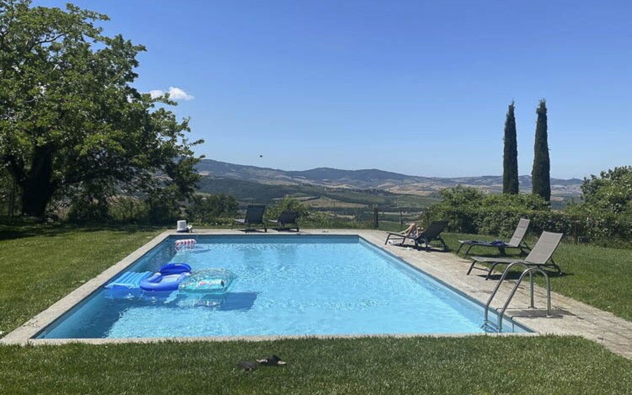Podere i Prati: Exteriör, slå samman, Utomhus