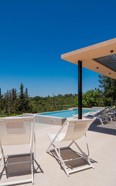 Villa Melia: slå samman, Utomhus