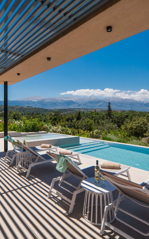 Villa Melia: slå samman, Utomhus