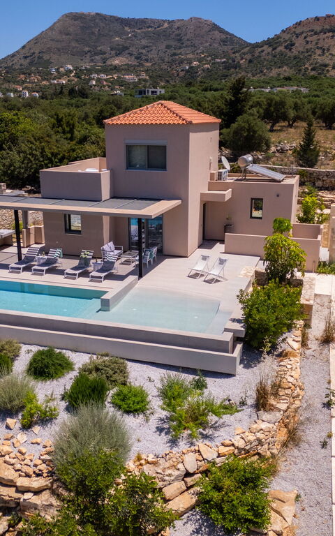 Villa Melia: slå samman, Utomhus
