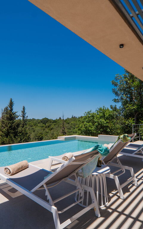 Villa Melia: slå samman, Utomhus