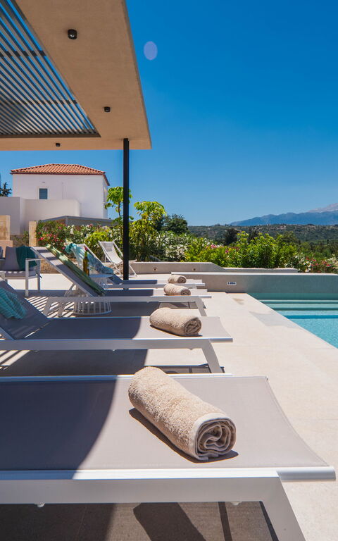 Villa Melia: slå samman, Utomhus