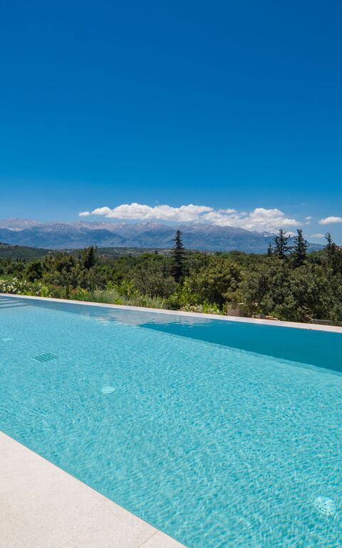 Villa Melia: slå samman, Utomhus
