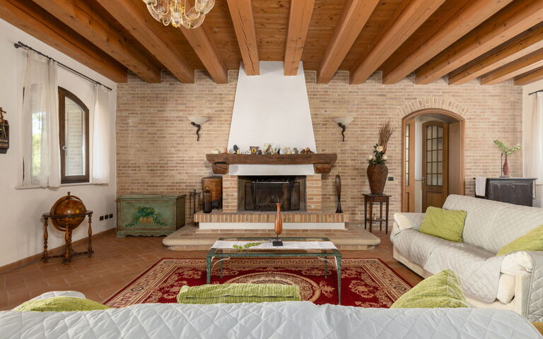 Villa Belvedere San Bartolo: Vardagsrum