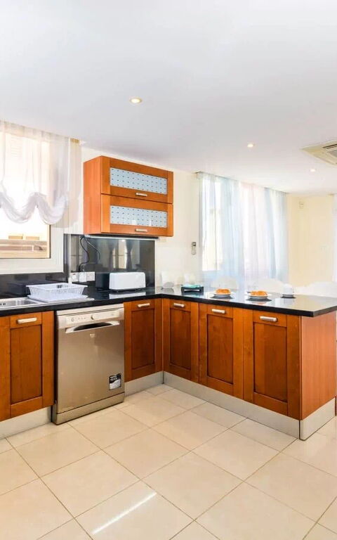 Royal Beachfront Villa: Kök
