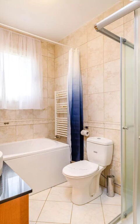 Royal Beachfront Villa: Badrum