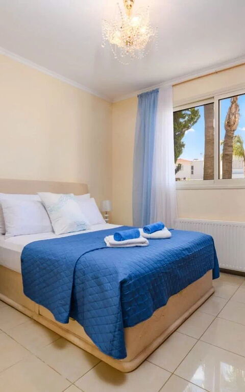 Royal Beachfront Villa: sovrum