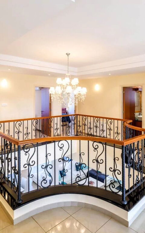 Royal Beachfront Villa: Andra rummet