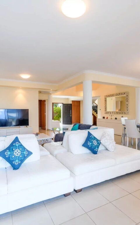 Royal Beachfront Villa: Lunchrum