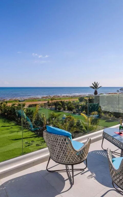 Serenity Seafront Villa: Balkong / terrass / uteplats, Exteriör, Trädgård, Utomhus