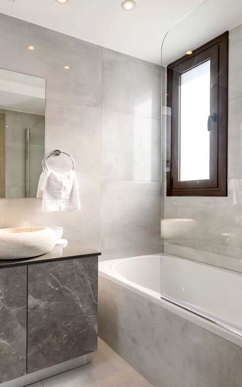 Serenity Seafront Villa: Badrum
