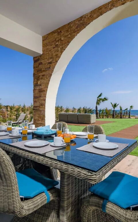 Serenity Seafront Villa: Balkong / terrass / uteplats, Exteriör, Utomhus