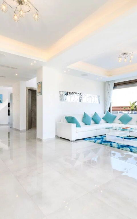Serenity Seafront Villa: Vardagsrum