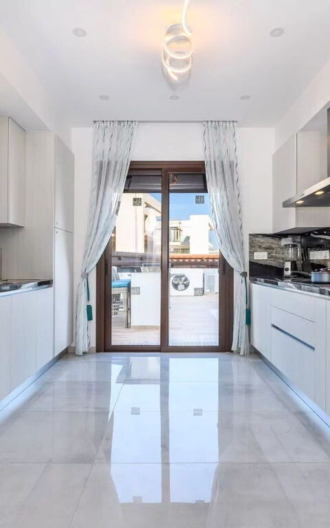 Serenity Seafront Villa: Kök