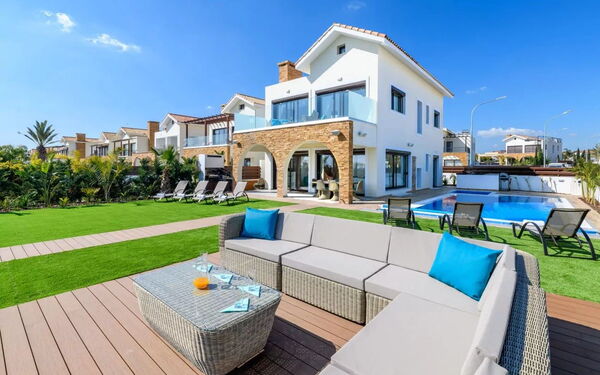Serenity Seafront Villa: Exteriör, slå samman, Trädgård, Utomhus
