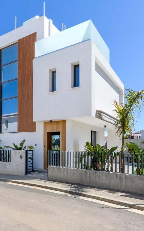 By the Beach - Royal Sapphire Villa: Huvudentré