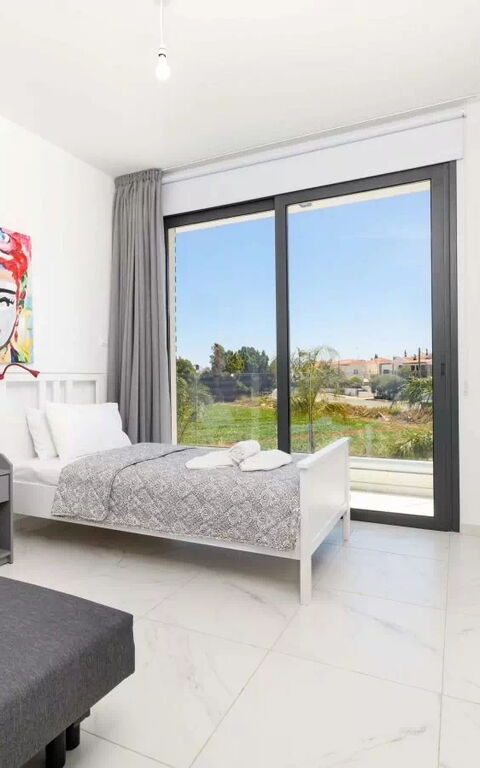 By the Beach - Royal Sapphire Villa: sovrum