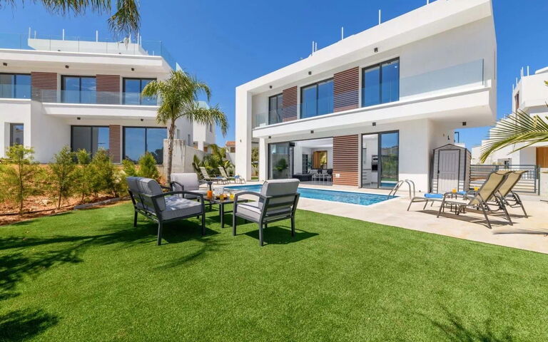 By the Beach - Royal Sapphire Villa: Exteriör, slå samman, Trädgård, Utomhus