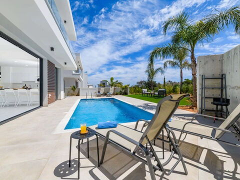 By the Beach - Royal Sapphire Villa