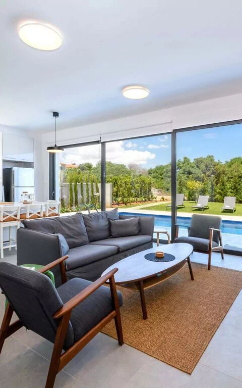 By the Beach - Sea Pearl Villa: Vardagsrum