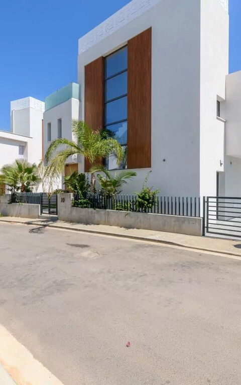 By the Beach - White Coral Villa: Huvudentré