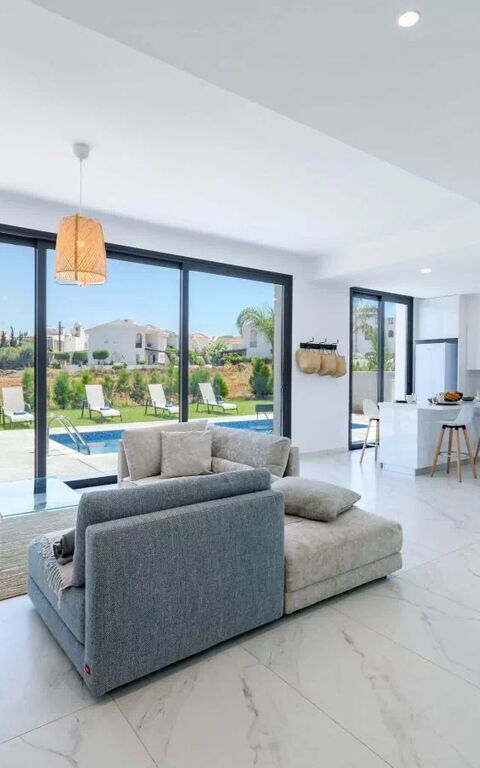 By the Beach - White Coral Villa: Vardagsrum