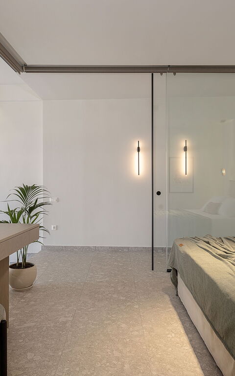 Ares Luxurious Residence: sovrum