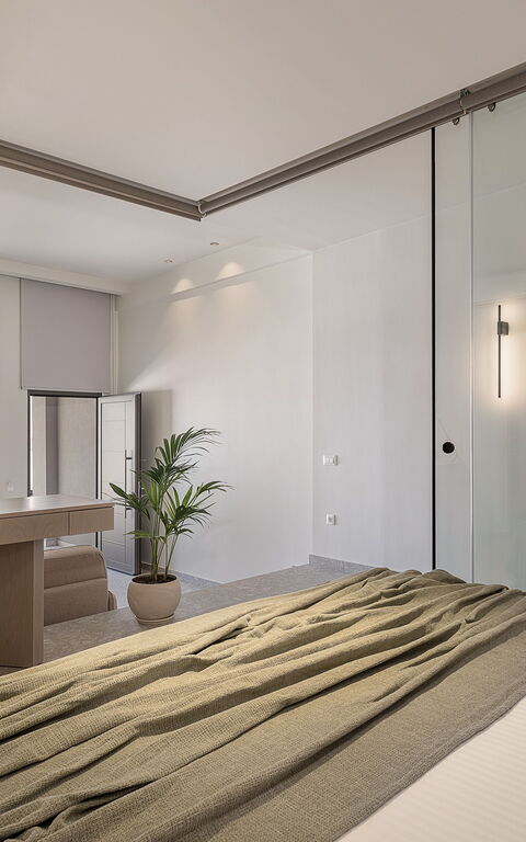 Ares Luxurious Residence: sovrum