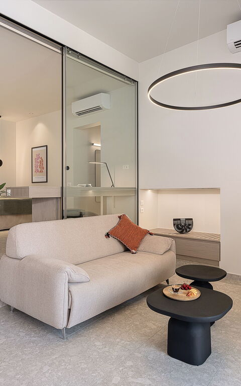 Ares Luxurious Residence: Vardagsrum