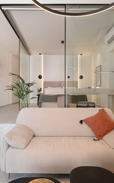 Ares Luxurious Residence: Vardagsrum