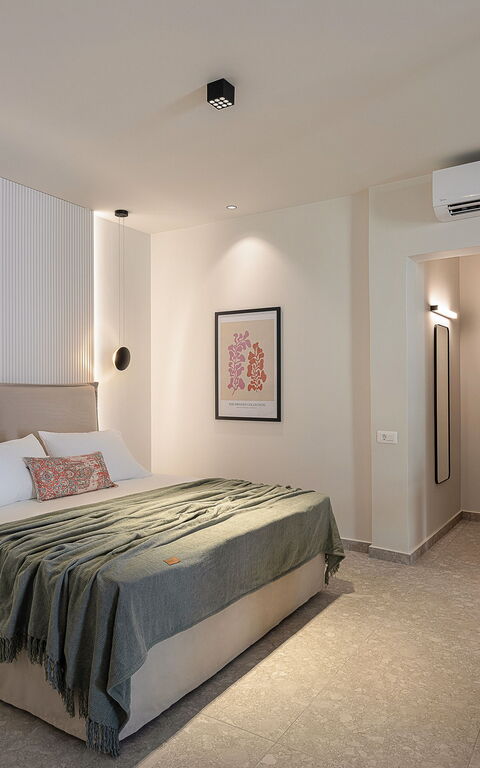 Ares Luxurious Residence: sovrum
