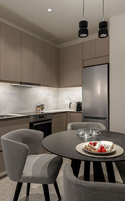 Ares Luxurious Residence: Kök, Lunchrum