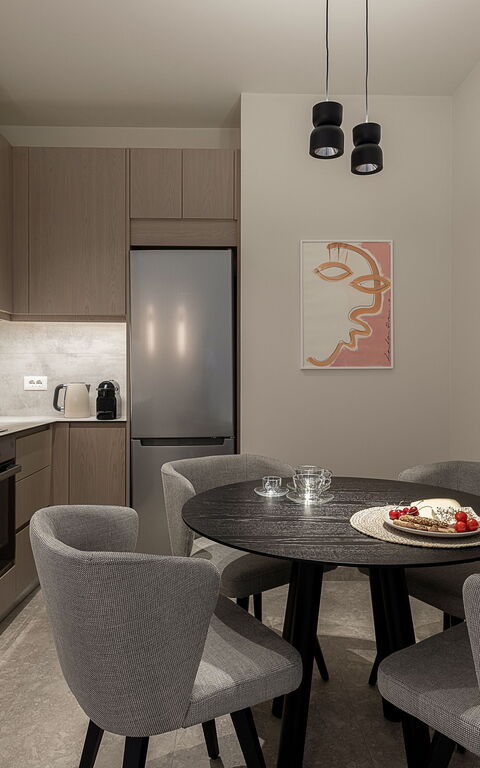 Ares Luxurious Residence: Kök, Lunchrum