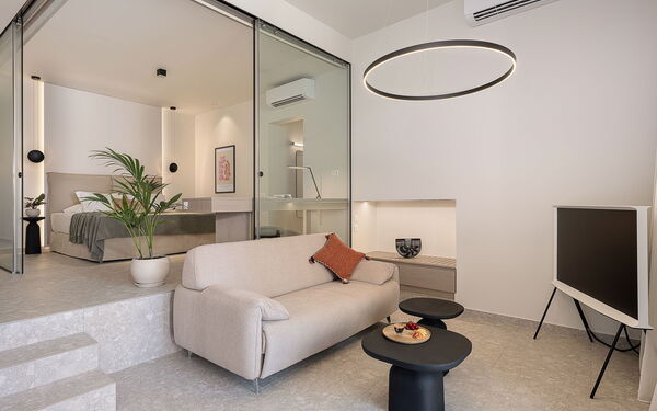 Ares Luxurious Residence: sovrum, Vardagsrum