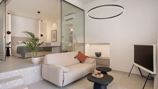 Ares Luxurious Residence: sovrum, Vardagsrum