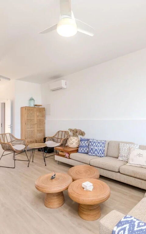 Aya Thekla Beach House: Vardagsrum