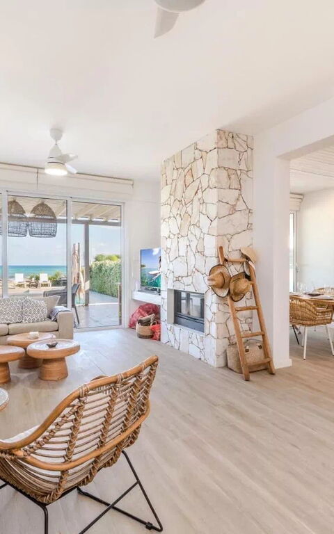 Aya Thekla Beach House: Vardagsrum