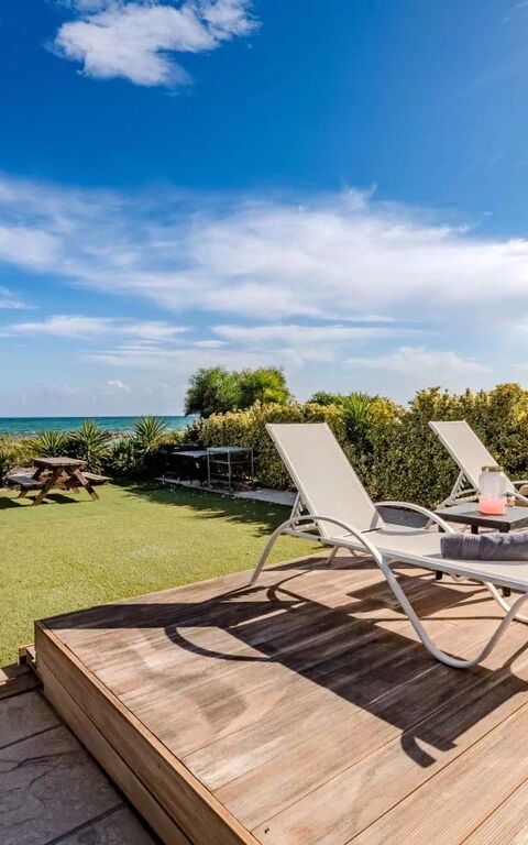Aya Thekla Beach House: Exteriör, Trädgård, Utomhus