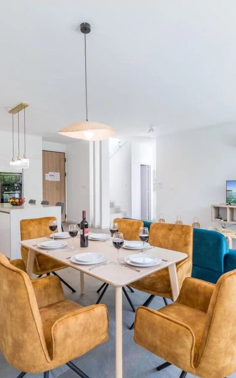 Azure Seaview - Ruby Villa: Kök, Lunchrum, Vardagsrum