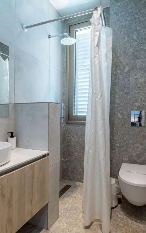 Azure Seaview - Ruby Villa: Badrum