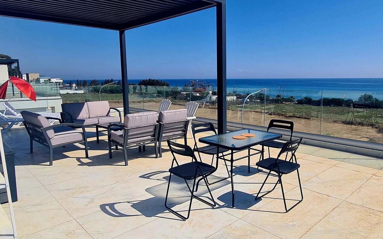By the Beach - Emerald Seaview Villa: Balkong / terrass / uteplats, Exteriör, Utomhus