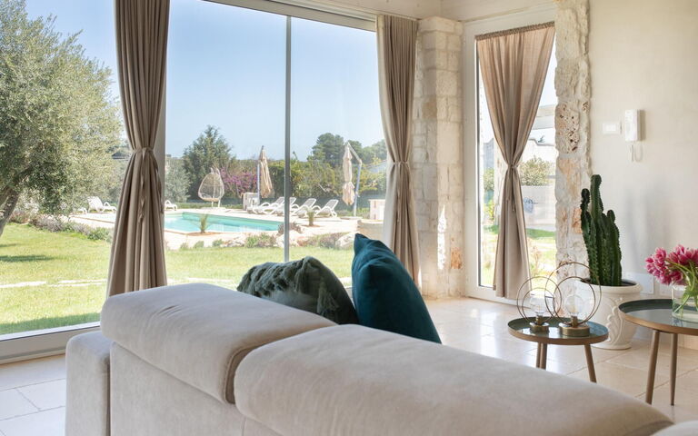 Villa Calanthia: Vardagsrum