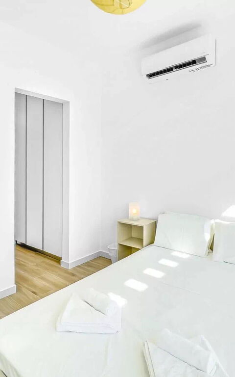 Azure Seaview- Garnet Villa: sovrum