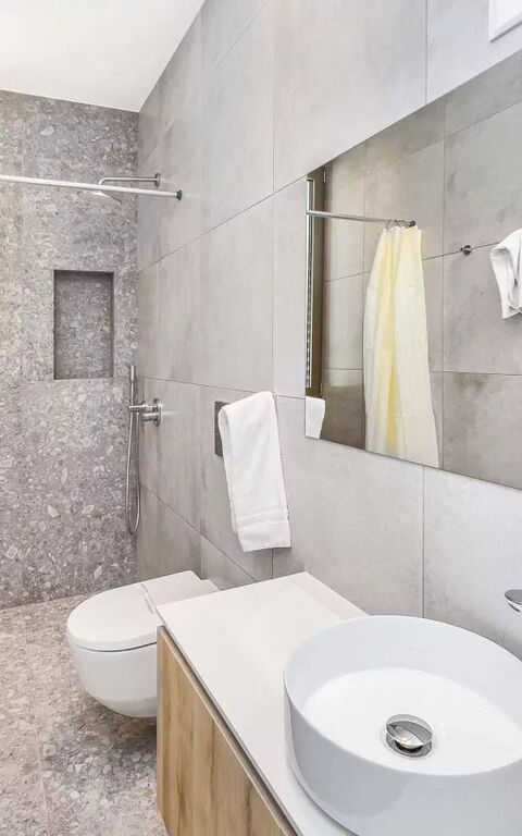Azure Seaview- Garnet Villa: Badrum