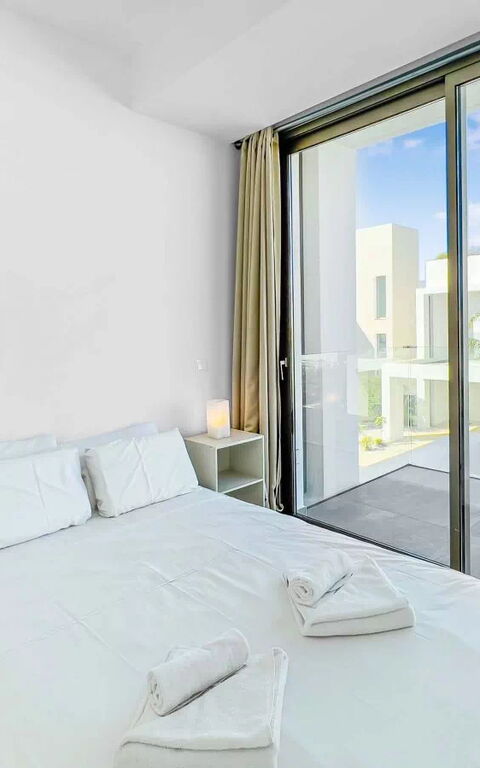 Azure Seaview- Garnet Villa: sovrum