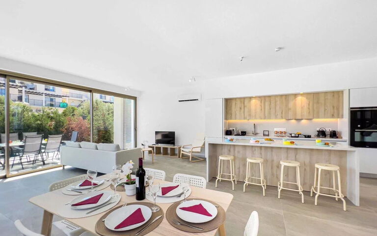 Azure Seaview- Garnet Villa: Lunchrum