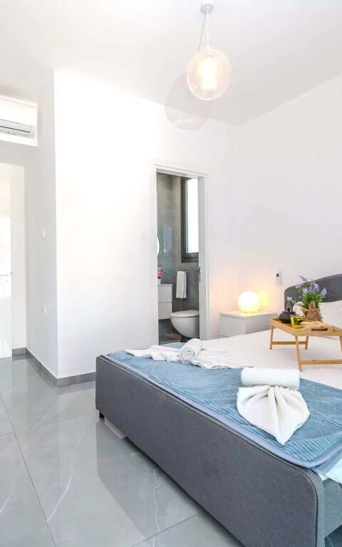 By the Beach - Aura Villa: sovrum